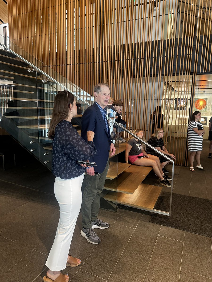 Ron Wyden tweet media