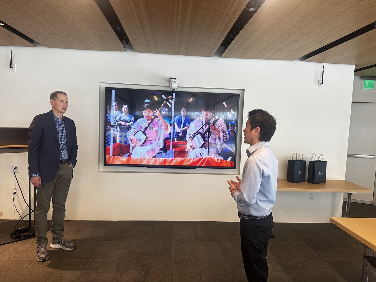 Ron Wyden tweet media