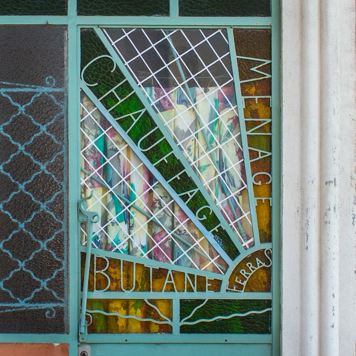 Pixdar's tweet image. Ferras... ménage, chauffage, butane... traces du passé à #Vias
Août 2019

#Herault #devanture #Ilétaituncentreville #vintage

👉 instagram.com/pixdar