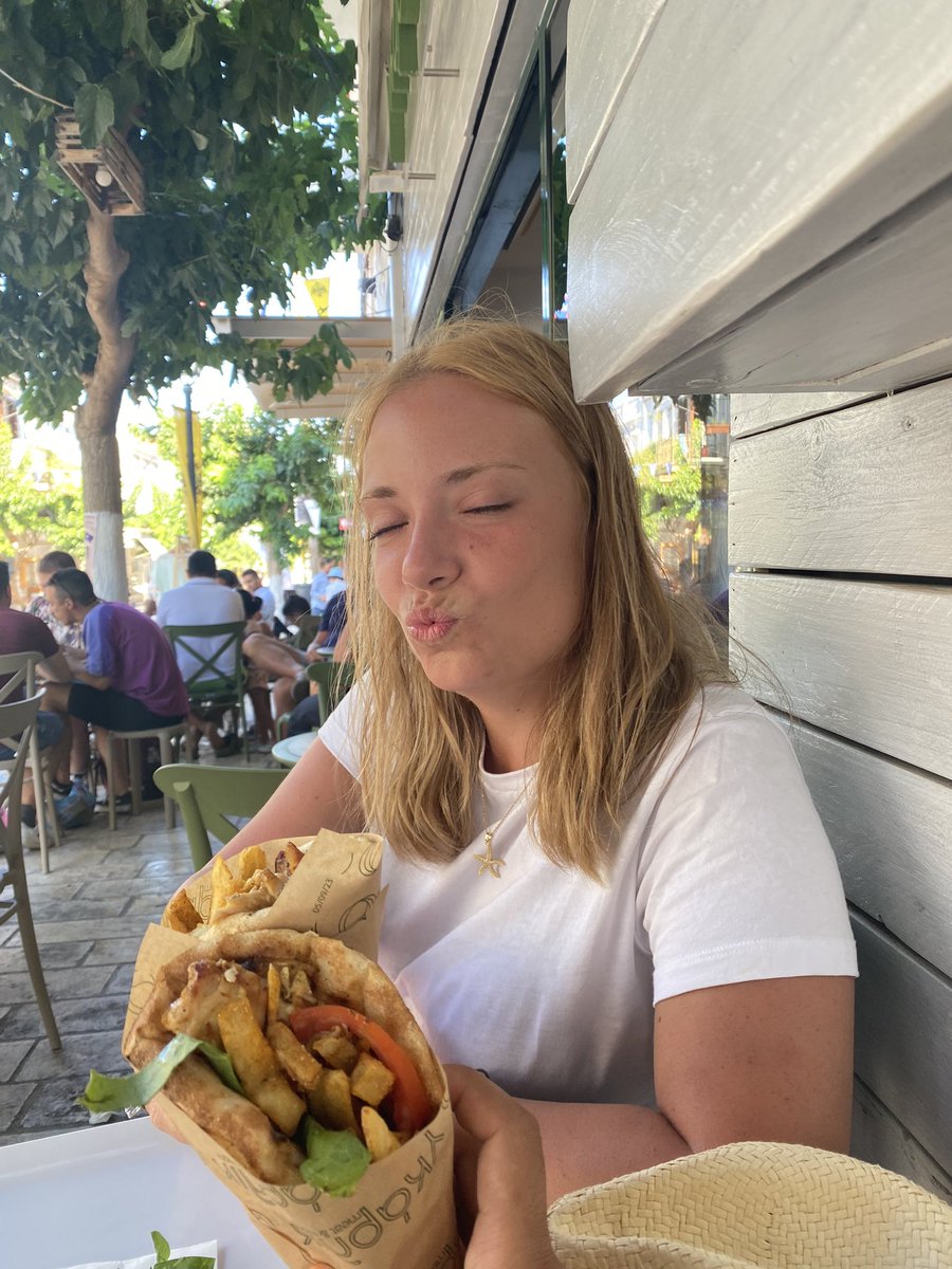enestacc's tweet photo. Gyros but tavuk döner https://t.co/zqD1IDzGcu