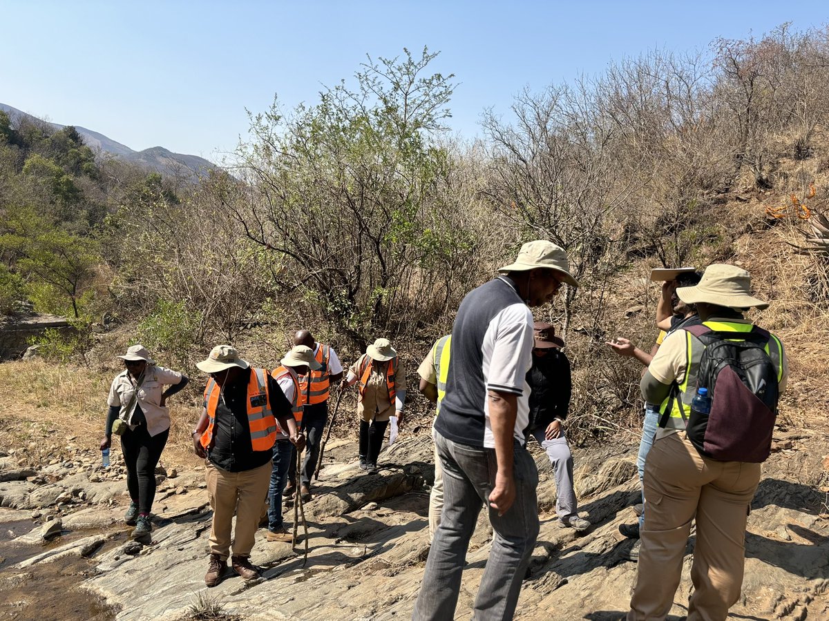 CGS_RSA's tweet image. The @CGS_RSA is undertaking a field excursion for its board members in Mpumalanga Province. The excursion aims to expose the board to the country’s renowned geological superlatives around the Makhonjwa Mountains. #Geology #Geoscience #FieldExcursion