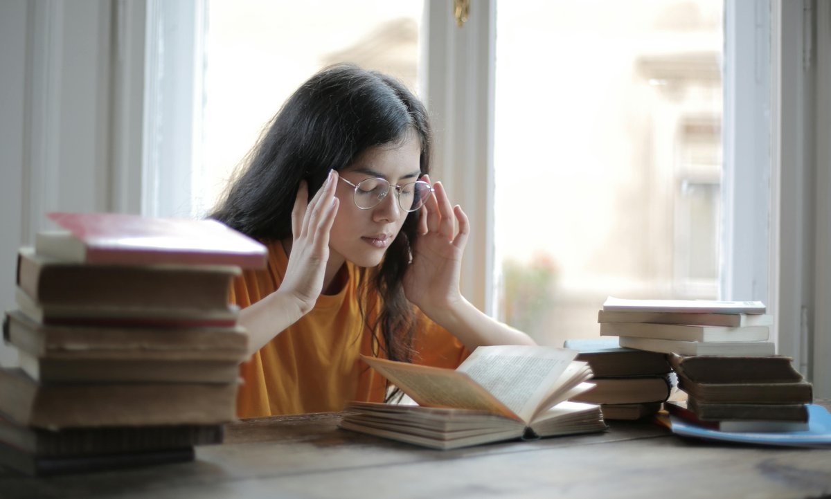 the11plustutor's tweet photo. Preparing for the 11 Plus comprehension exam? Here are some tips: Read widely, discuss texts, practise past papers, build vocabulary, and summarise key points. Consistency is key. Best of luck to all candidates! #Essex #11plus #yr5 https://t.co/yAk6aZxtuv