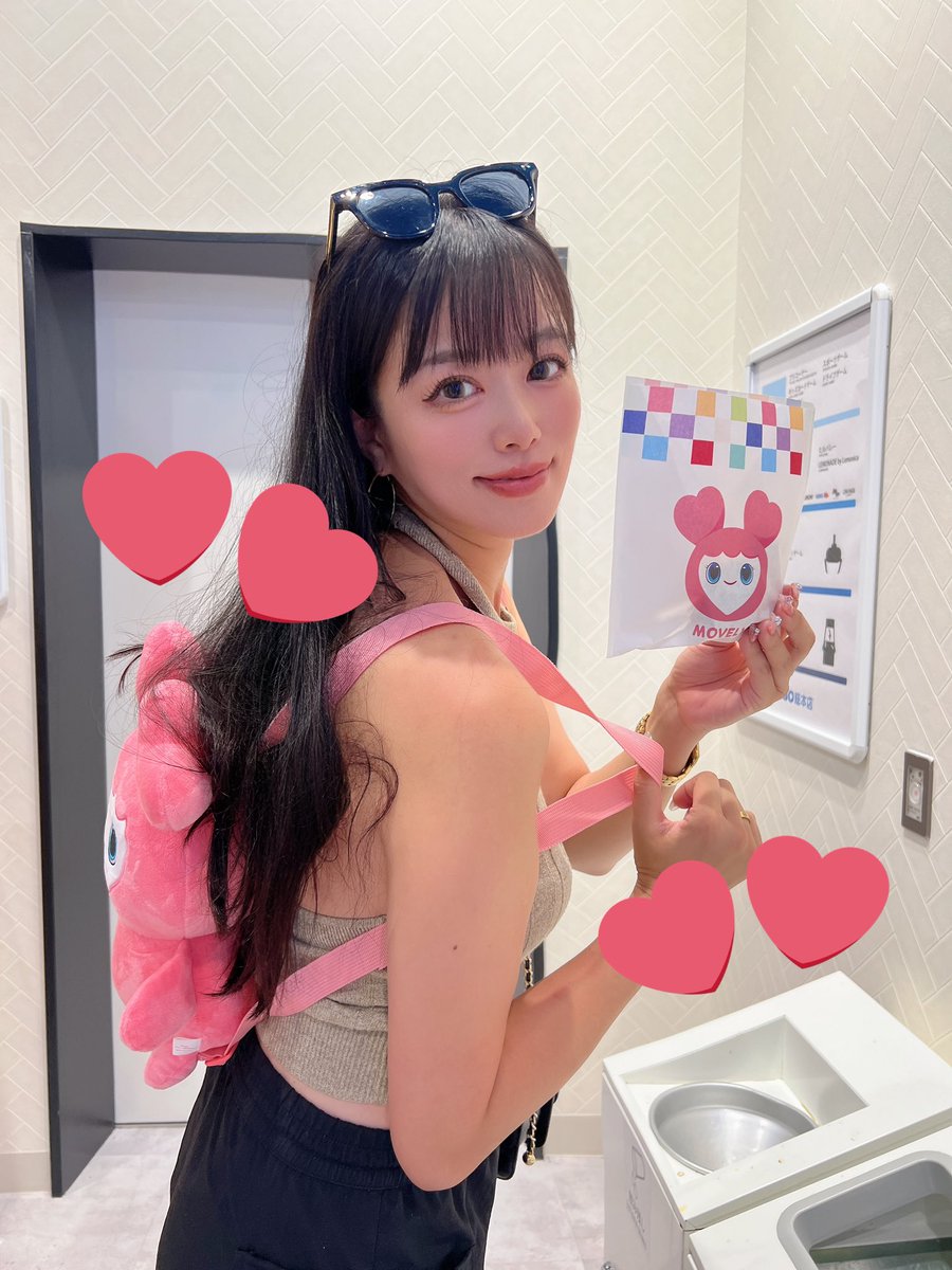 TOMOKAPEACE's tweet photo. 初??の推し活🍑💓
大阪から帰ってきて(大阪最高だいすき🫰🏻)
池袋行ってモブリーと写真撮ってきた♡
たい焼きの袋モブリーでうれしかったぁ🫶🏻💕💕ももちん大好き🥹推し活って楽しいね☜今更
#TWICE
#MOMO
#movely
#모모 https://t.co/eSvgxZpEgW