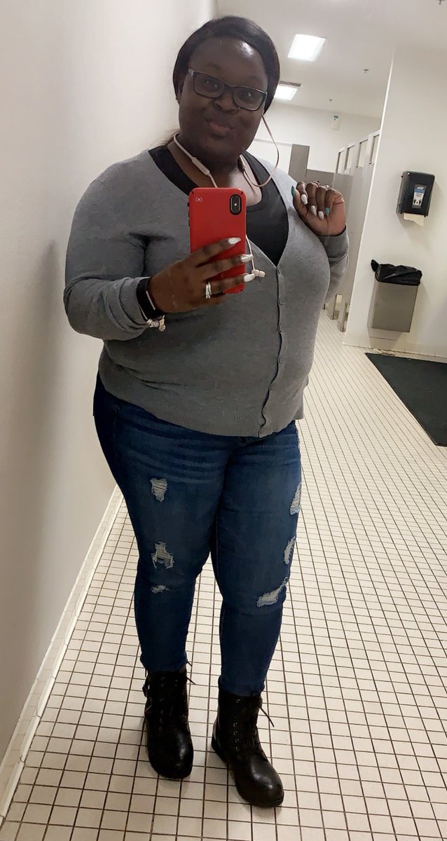 Iluvmybrwnskn's tweet image. In honor of my 6 year work anniversary yesterday…a good ole office mirror selfie!! #lowkey miss the office life. #remoteworker
