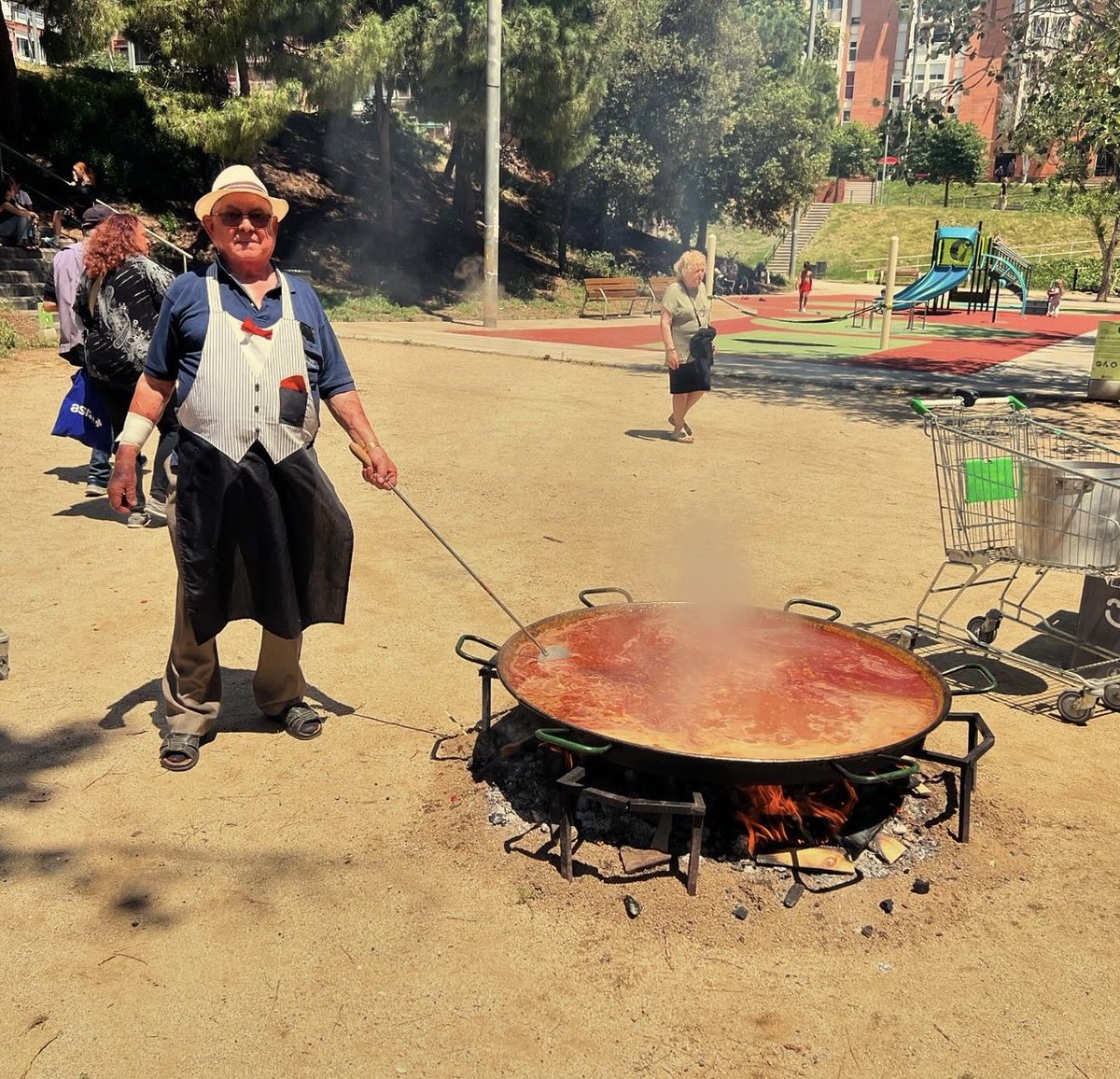 jmartigalbis's tweet photo. Descansa en pau amic Joan Ortiz. Can Clos, La Marina, Sants-Montjuïc i Barcelona estem de dol.
Hem caminat junts molts anys, amb tu i els teus, i hem après molt de tu. Has estat immensament generós i amic dels teus amics. T’estimem i no t’oblidarem. https://t.co/XQj842DFLk