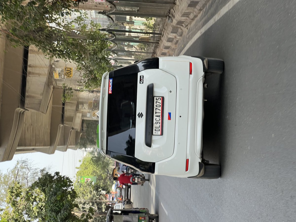 aashishmalick's tweet photo. Is this allowed if yes then stop penalizing the common people

If No then kindly penalize this car owner

#delhipolice #delhitraffic #delhitrafficpolice https://t.co/LASbWfK4E9