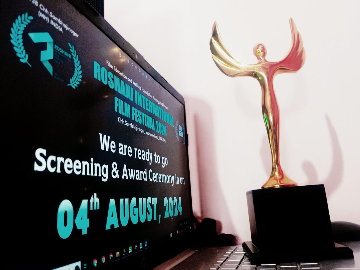 RealJamesQuinn's tweet photo. Wow! Thank you to the RIFF International film festival in India for awarding me Best Actor for a short film (United States) for SANDMAN! I am honored beyond words!
#SANDMAN #TimeToDream #BestActor #India #RIFF #FilmFestival #FilmAward 🎬🥊🏆 https://t.co/2f9tcCWXeG