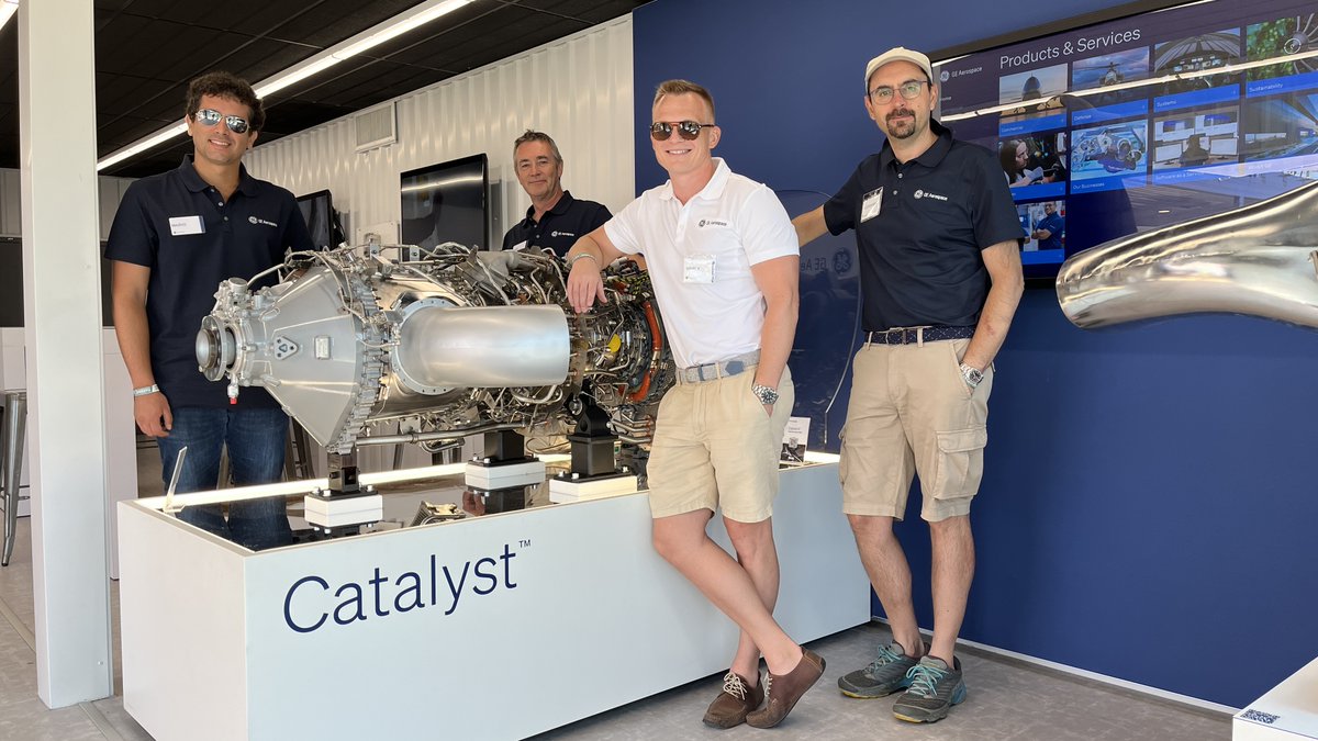 AvioAero's tweet photo. From Europe towards the airshows’ spotlight ⭐️📷Thanks to our amazing teams in #Prague and #Torino, a real scale mockup of the #Catalyst engine was cherished by thousands of visitors in Oshkosh… and proudly represented by our experts and engineers here #advancedturboprop https://t.co/QkIG1q2qn7