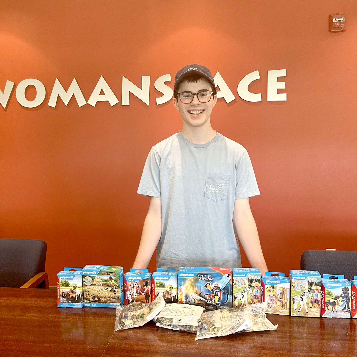 WomanspaceInc's tweet photo. 🌟 Huge thanks to Kyle Grzymala, a Lawrence High student & Womanspace Peer Educator, for donating adorable Lego kits! 🧱✨ Your generosity brings joy and creativity to the children in our care. 💜 #ThankYou #Womanspace #LegoLove https://t.co/MGGEYm7q1Z