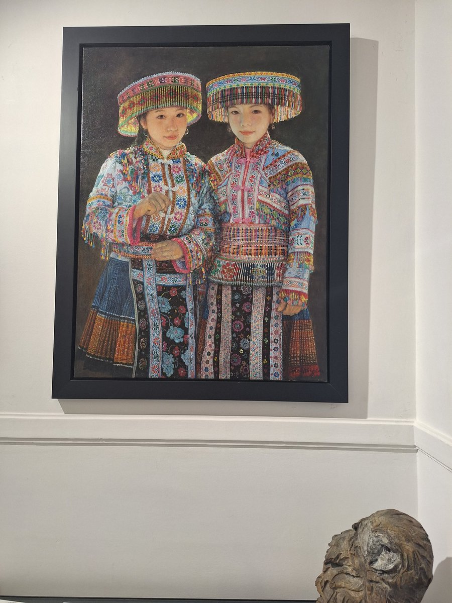 ArtCatto's tweet photo. Feeling mesmerised by the stunning details and colours of this incredible original painting by Shen Ming Cun 😍🩷 Come visit us at the @ArtCatto gallery in Loulé to see this and more amazing art in person 😉
#artcatto #art #artgallery #shenmingcun #chineseartist  #originalart https://t.co/ryMhnA4SPH