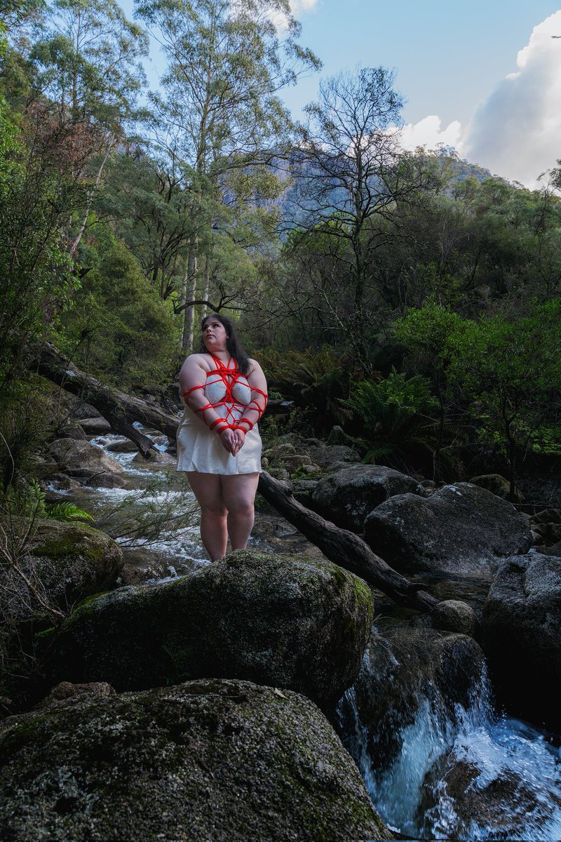 jamesofbright's tweet photo. Bound to nature, tied in nature. It's an ethereal way to feel true freedom.

Featuring @TheLadyMisfit on Taungurung country.

#portraitart #artphotography #river #sonyalphaanz #exploringaustralia #myphotography #highcountry #australianphotographer #landscapeportrait #bound https://t.co/lPQkYU2f7L