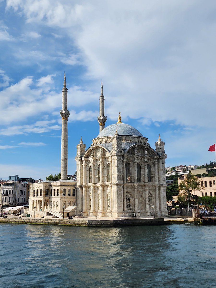 ForlarOzgun's tweet photo. İkisini dene tarafını seç 🧚‍♀️ Asya mı? Avrupa mı? 🫠 https://t.co/UUVjv8q9t1
