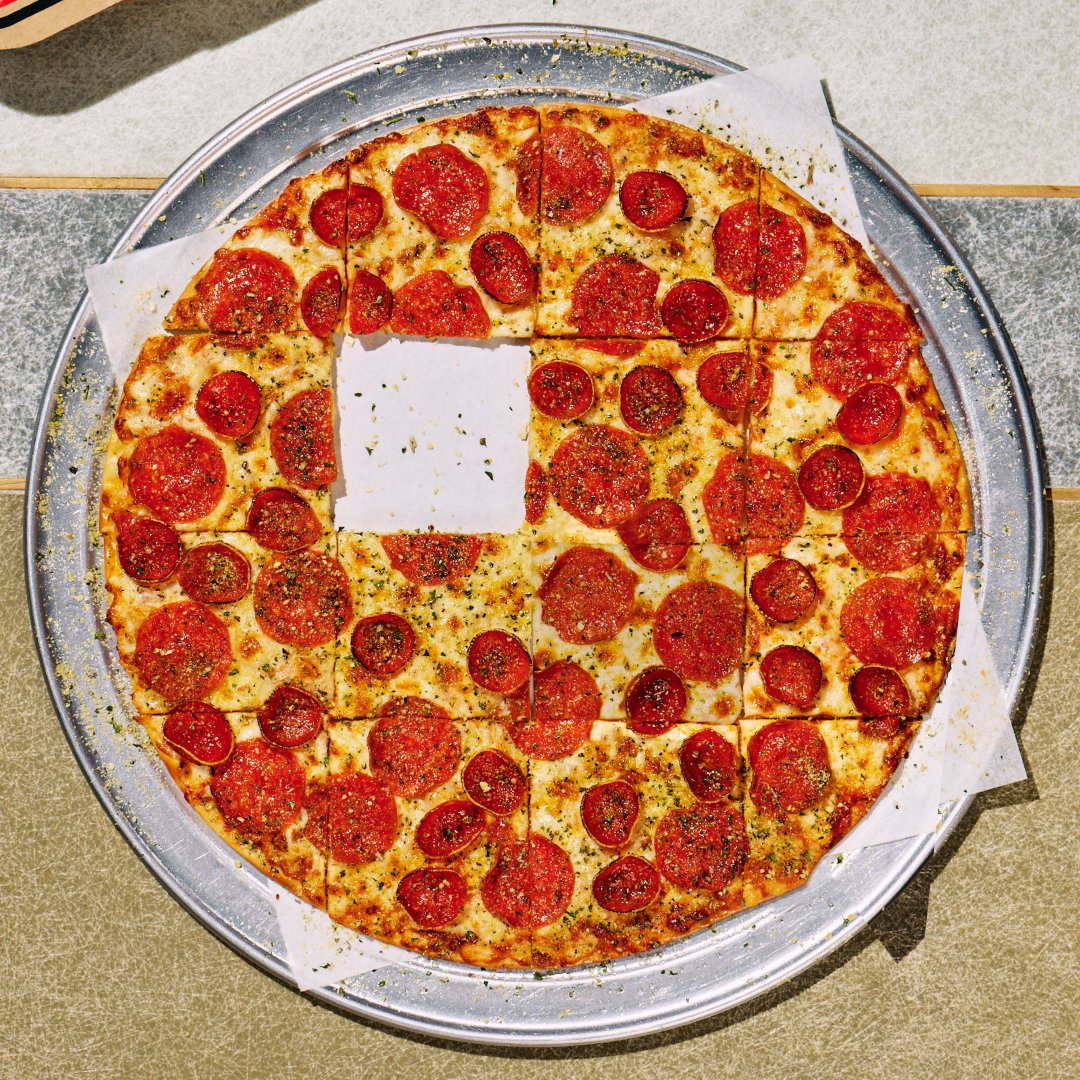pizzahut's tweet photo. WHO WOULD DO SOMETHING LIKE THIS https://t.co/bAonxtoprd