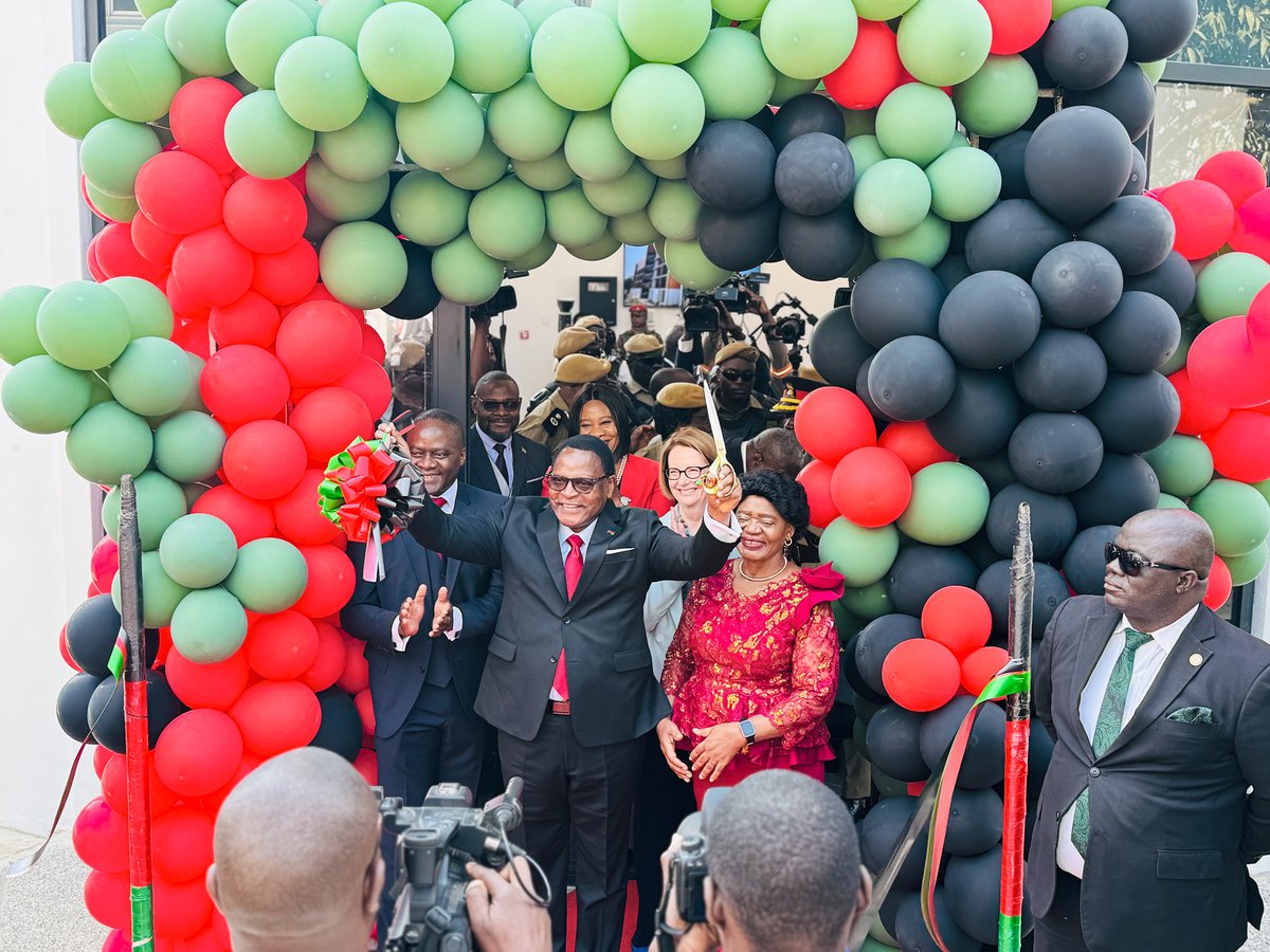 MLW_Programme's tweet image. The State President of the Republic of Malawi Dr Lazarus Chakwera has officially opened the CREATOR Building at MLW in grandeur!
@LivUni @LSTMnews @KUHeS_mw