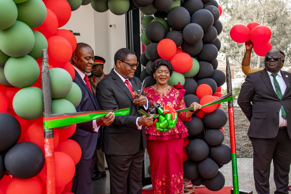 MLW_Programme's tweet image. The State President of the Republic of Malawi Dr Lazarus Chakwera has officially opened the CREATOR Building at MLW in grandeur!
@LivUni @LSTMnews @KUHeS_mw