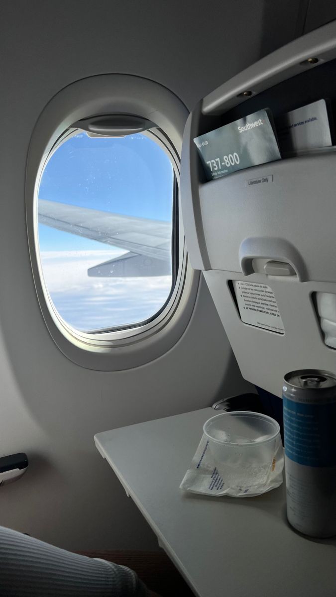zalyazahari's tweet photo. Ada yang nak naik flight for first time ? Ni apa yang boleh and tak boleh korang buat semasa di airport dan di atas flight ✈️ https://t.co/7fD0WoneSg