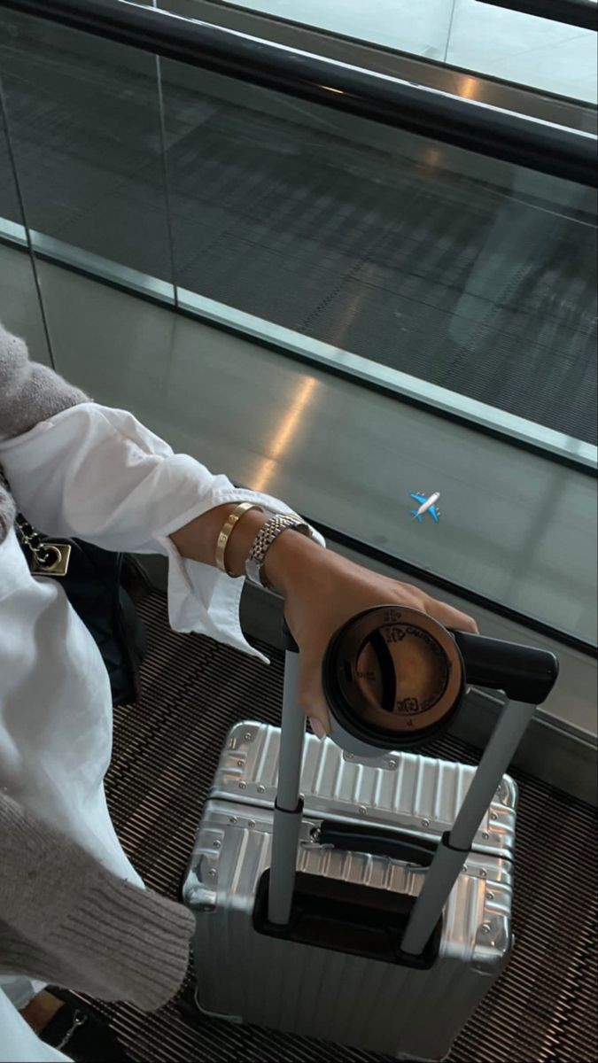 zalyazahari's tweet photo. Ada yang nak naik flight for first time ? Ni apa yang boleh and tak boleh korang buat semasa di airport dan di atas flight ✈️ https://t.co/7fD0WoneSg