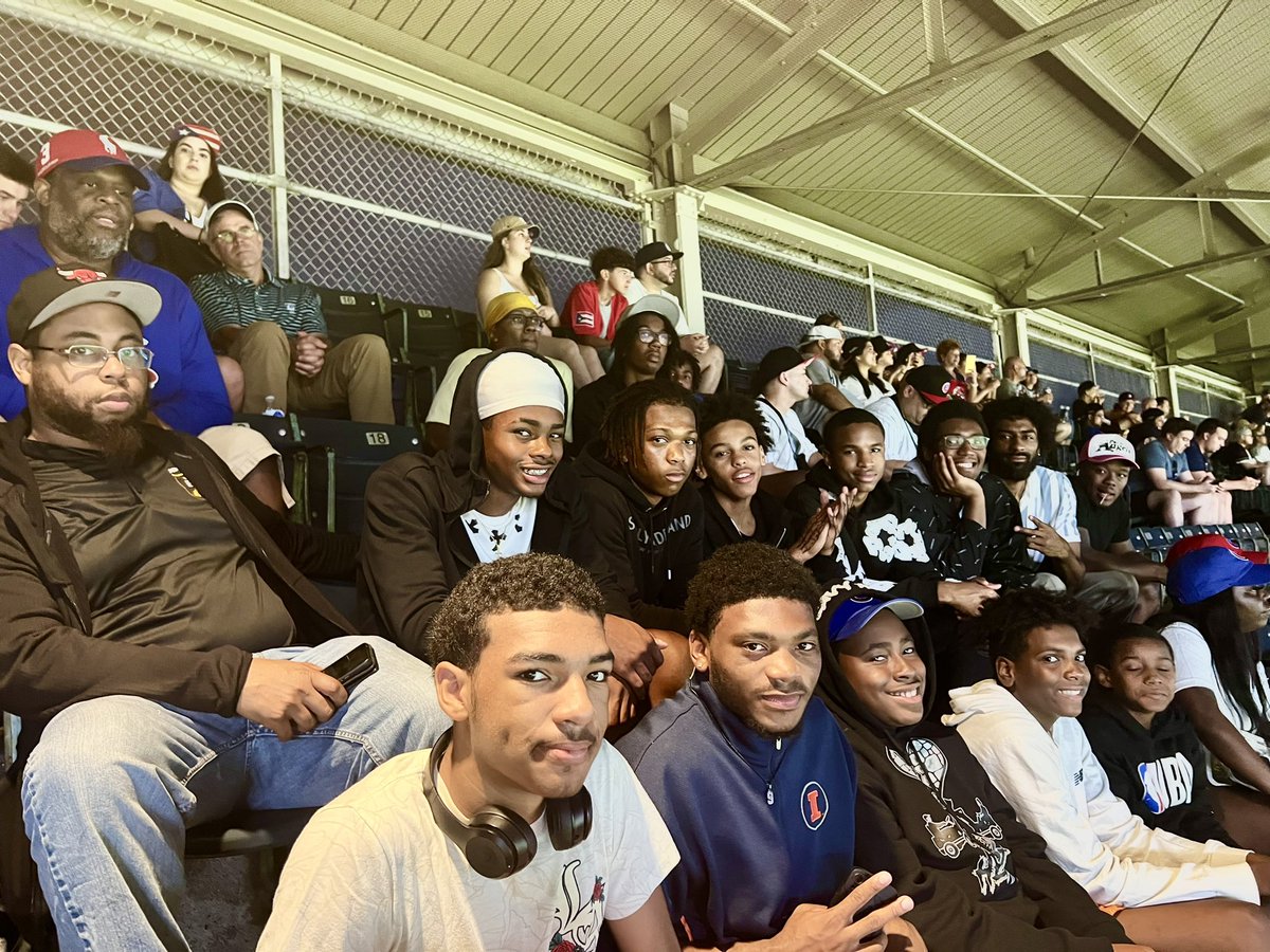 CCMChgo's tweet photo. Had a blast at the @Cubs game this week. Our young men and boys have explored the city of Chicago all summer thanks to the generosity of the IMC Foundation. #ExploreChicago #SafeSummer24 https://t.co/1JsNmIW0iq
