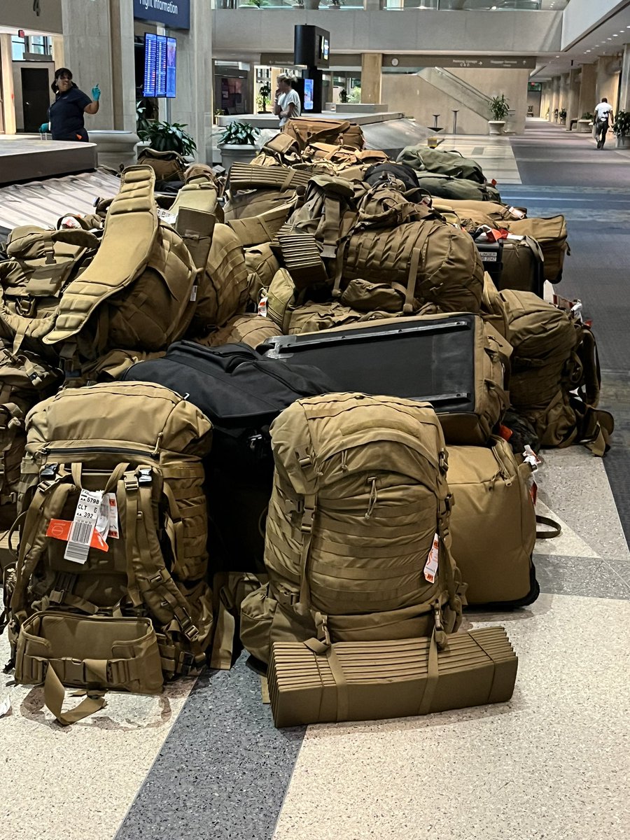 ScottStewartAZ's tweet photo. Landed in Norfolk yesterday and saw this at baggage. Welcome home and thank you for your service! https://t.co/KWNAQdJ14A