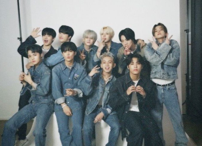 TRE4SURE 4TH ANNIVERSARY. 
ㅤ ㅤ ️️ㅤ ️️
ㅤ ㅤ ️️ㅤ ️️
forever with TREASURE and TREASURE MAKER, forever with my home treasorrr and <a href="/OFCTREAXURE/">TREAXURE</a>