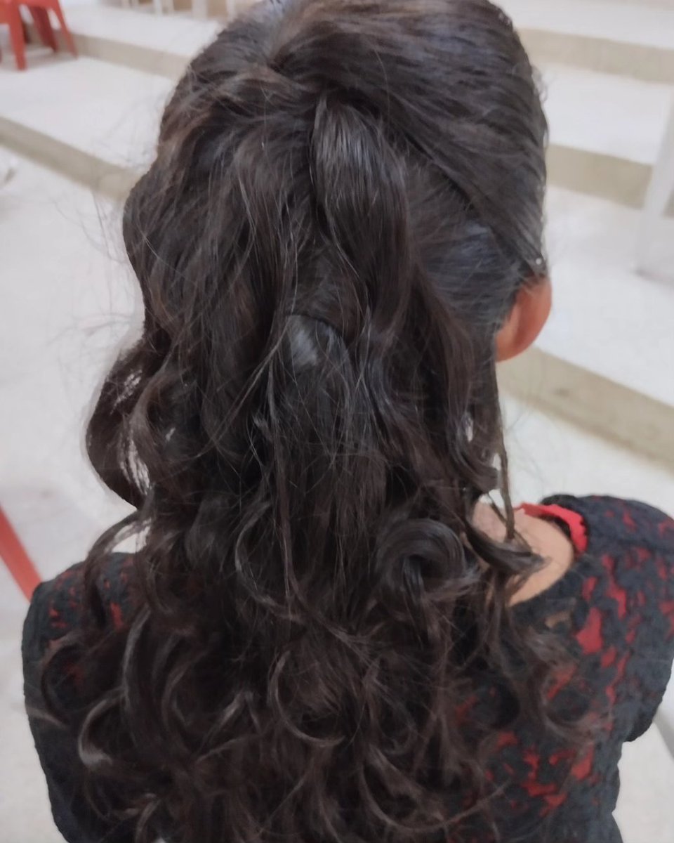 IncesApure1's tweet photo. #07Ago Avanza la formación del perfil Peluquero(a) ✂️

En esta oportunidad, las participantes están desarrollando la unidad curricular de peinados, moños y trenzado. 💇‍♀️💇‍♂️

#LaTécnicaQueInspira #EsperanzaQueTransforma https://t.co/QEqNgbaIbY