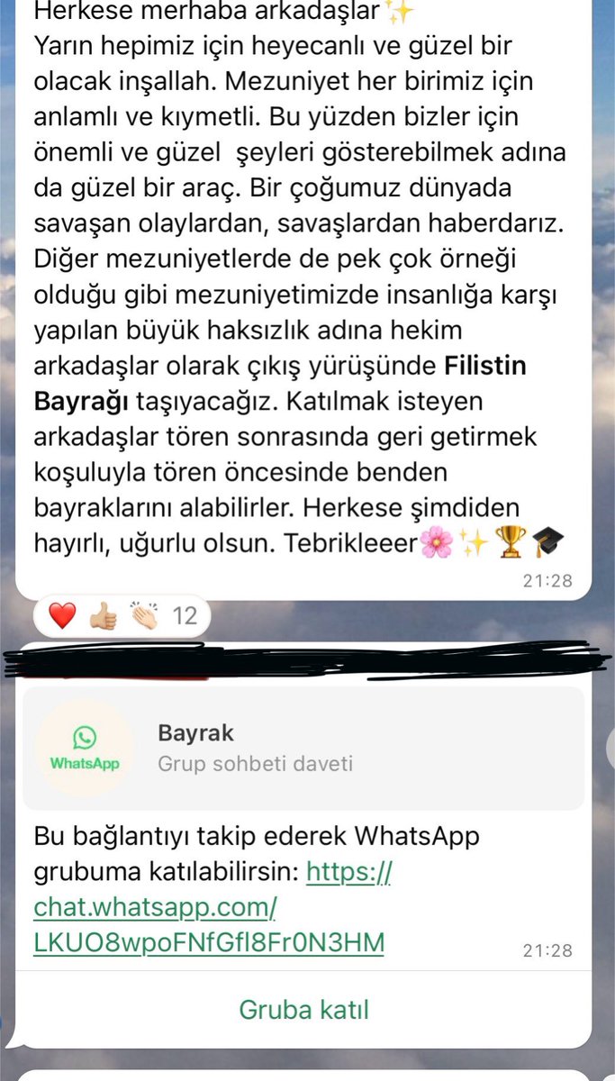 yesimadymn_'s tweet photo. Bazen bunların dalga geçtiğini düşünüyorum çünkü Türk olup Türkiyede yaşayıp bir Türk okulundan mezun olup da bu kadar arap aşığı olabilmek çok sıra dışı geliyor.
Ki eğer cidden araplara bu kadar aşıklarsa da yallah arabistana https://t.co/eAo7Pzpieb