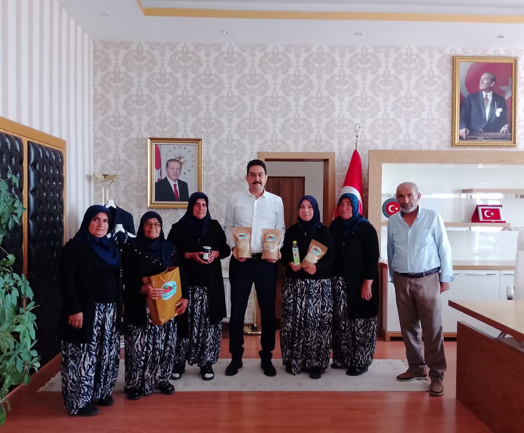 Afşar Balam Kadın Kooperatifi (@afsarbala) on Twitter photo Bala Kaymakamlığı'na atanan Sayın <a href="/ali___yildirim/">Ali Yıldırım</a>'ı makamında ziyaret ettik. İlçemizdeki yeni görevinde başarılar dileriz ❤❤❤ Bala Kaymakamlığı'na atanan Sayın <a href="/ali___yildirim/">Ali Yıldırım</a>'ı makamında ziyaret ettik. İlçemizdeki yeni görevinde başarılar dileriz ❤❤❤