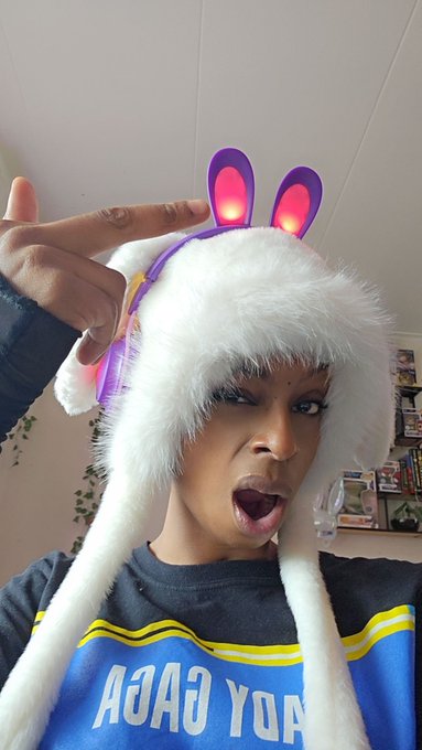 Finally got my new sub funded headphones in the mail!! Now I can finally play video games again like