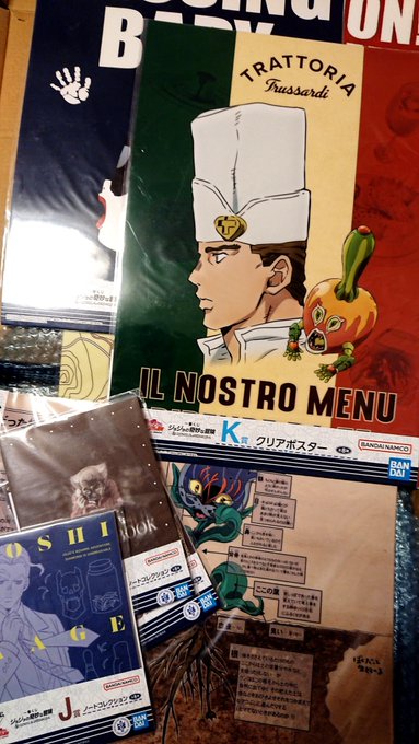 相互フォロワーのねぇさん(@SHERYL3309)から『ジョジョ一番くじ』景品を一杯いただきましたッ‼️
クリアポスターはA3サイズに圧倒されますッ🤩りりしいトニオさんの横顔、かわいい猫草、アンジェロこわい😂
ノートは強き絆の「吉良父子」🏹😈

ねぇさん、いつもありがとうございますッ✨🙏
#一番くじ 