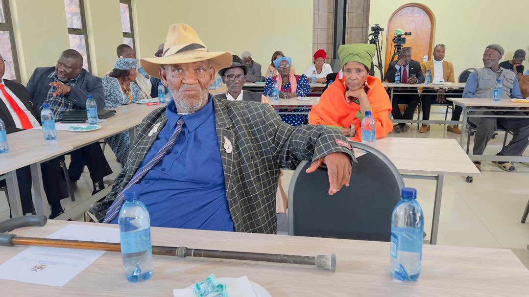 President Nangolo Mbumba is in the Kunene Region to engage with traditional leaders in Khorixas. The visit underscores the government’s commitment to fostering collaboration between national leadership and traditional authority. 

Among the invited guests are regional and local