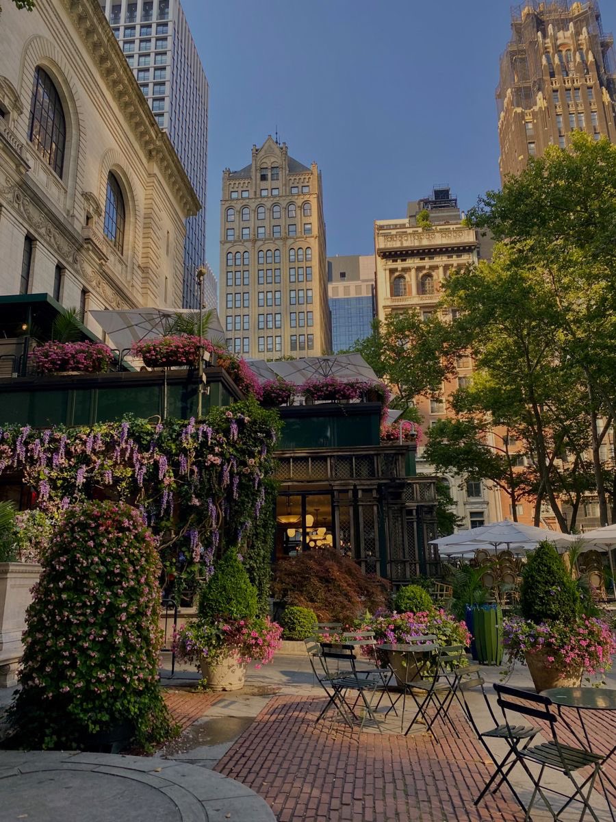 femme fatale tweet media