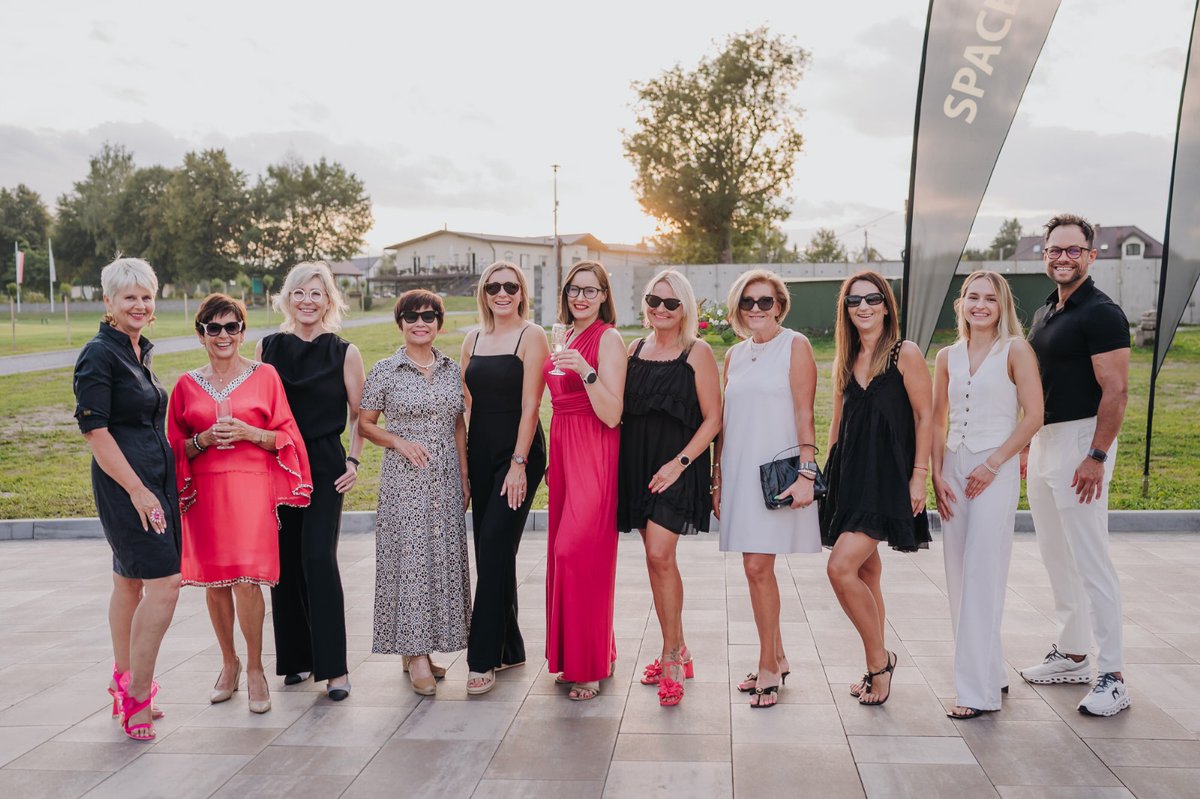 SpaceEventsGolf's tweet photo. Co to był za czas!!!🌸
SPACE OPEN Ladies 27-28 lipca 2024
Fundatorem nagród jest SPACE Events Club, zaś dołki konkursowe...było ich wiele...nagrody od renomowanych marek takich jak #LaMer #EsteeLadur...
A szampan Moet, każdego dnia był dodatkiem, rozkoszując nasze podniebienia🥂 https://t.co/nBoYf5MARO