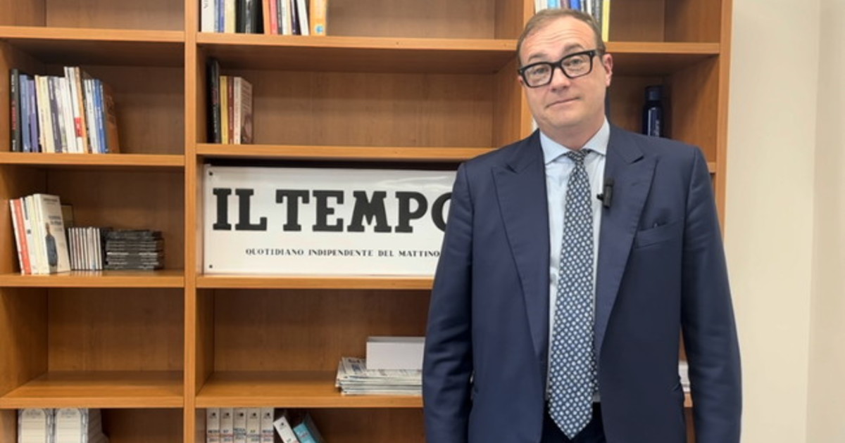 The article is written by a woman, but - as per Italian tradition - the title was probably created by the editor-in-chief, Tommaso Cerno, a guy with a pretty interesting career:
* Gay activist
* Journalist, then editor-in-chief for the progressive Gedi media group
* Elected MP