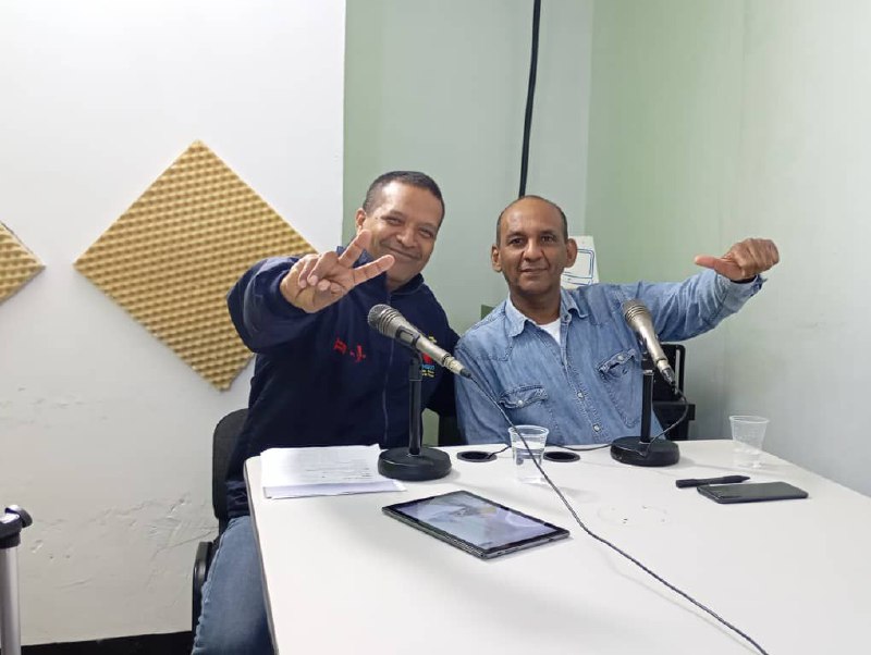 La edición 29 de Infocentro en Radio, Tu revista Tecnológica se llevó a cabo y tuvo como invitados a Frank Villahermosa, hablamos de Robótica Educativa, con <a href="/Yeseg7/">Yescenia E. Granados M.</a> y <a href="/Cesarchirinosya/">César Chirinos</a>

#VenezuelaHaceJusticia
¡Vamos!
<a href="/Gabrielasjr/">Gabriela Jiménez</a>
<a href="/LarosaInfove/">LaRosaInfoVE</a>
<a href="/InfocentroOce/">Infocentro_Vzla3</a>