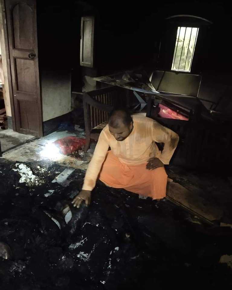 badhan454's tweet photo. The daily Star confirmed that "Hindu houses, bussiness attacked in 27 districts"..
#BangladeshViolence 
#SaveBangladeshiHindus 
#SaveHindusinBangladesh 
#HinduUnderAttack 
#HindusAreNotSafeInBangladesh 
#HindusAreNotSafeInBangladesh2024 https://t.co/3sU1k7OIHO