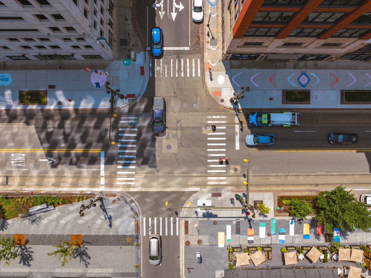 BedrockDetroit's tweet image. Adding a splash of creativity to downtown #Detroit 🎨

#StreetGraphics #Downtown #CityScaping #BedrockDetroit