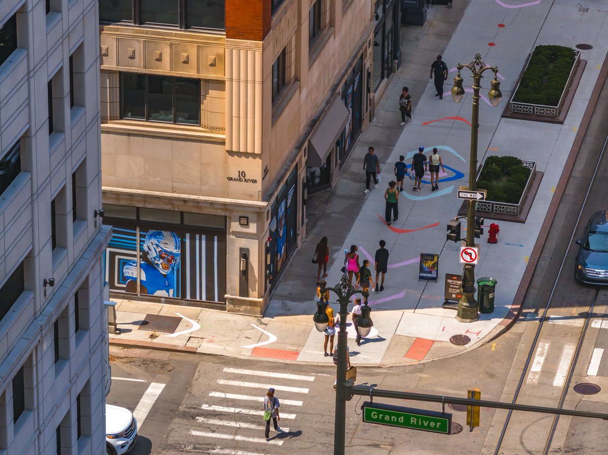 BedrockDetroit's tweet image. Adding a splash of creativity to downtown #Detroit 🎨

#StreetGraphics #Downtown #CityScaping #BedrockDetroit