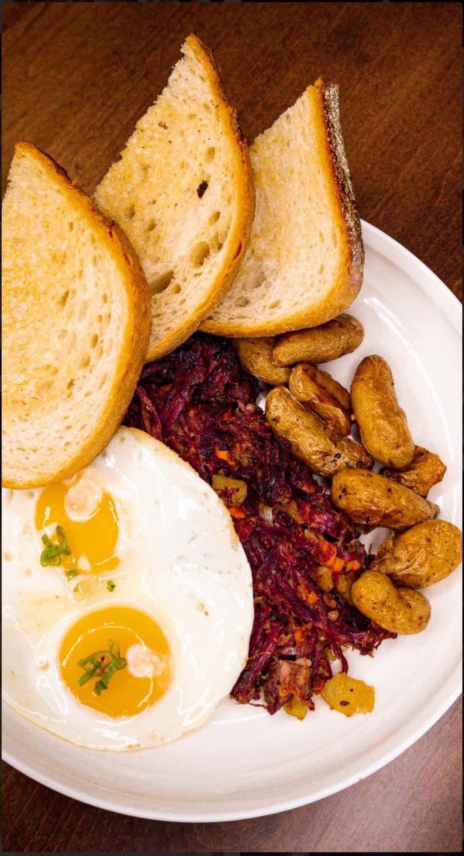 CrudoKitchen's tweet photo. #brunch anyone? Open daily 10am 🕙 #rawbar #mimosa #humpday @dadekian @NRIChamber @rhodeisland @TassoniJohn https://t.co/7ScAbOR6ta