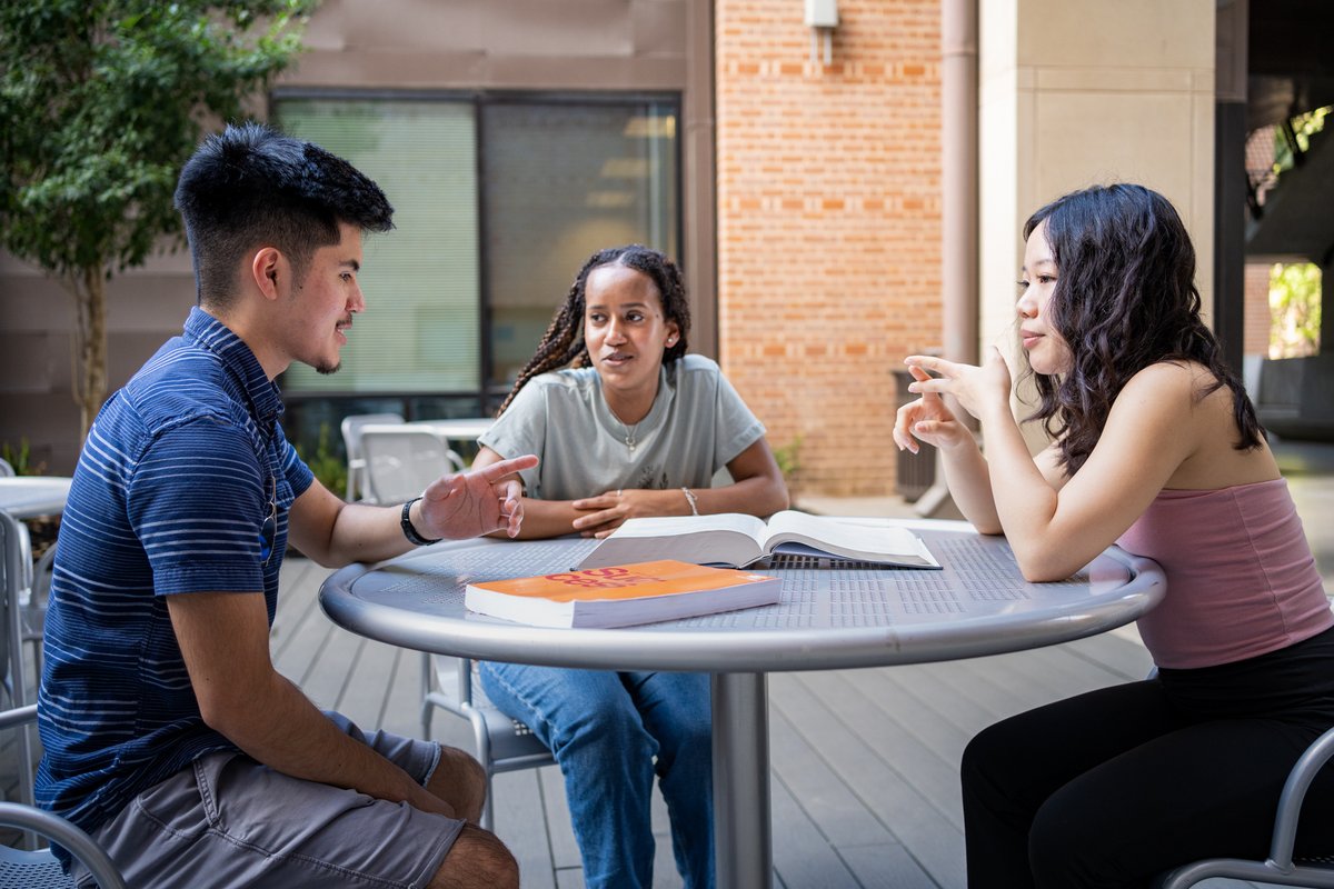 OpenStax's tweet image. Back to school is simplified with OpenStax! Bookmark our back-to-school hub for easy, centralized access to all of our most requested resources, upcoming webinars, and FAQs! 

🔖 openstax.org/b2s-fall-24/

#NoLimitsLearning #OER