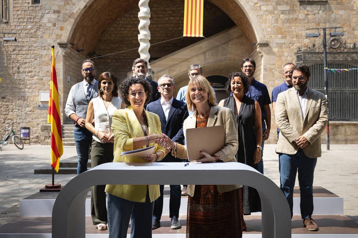 🔴 Els equips negociadors del PSC i <a href="/Esquerra_ERC/">Esquerra Republicana</a> han signat l’acord per a la investidura de <a href="/salvadorilla/">Salvador Illa Roca</a> com a president de la Generalitat a la Biblioteca de Catalunya, a Barcelona.