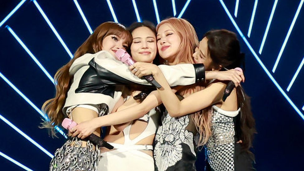 lesblinkot4's tweet photo. “best when it’s the four of us” 🐰🐿️🐻🐥

ETERNITY WITH BLACKPINK
#8YearsWithBLACKPINK
#영원히_핑크빛일_블랙핑크_팔주년 https://t.co/os8O0wZWyb