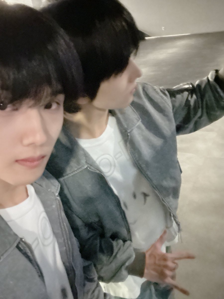 haxbits's tweet image. Let me take a selfie