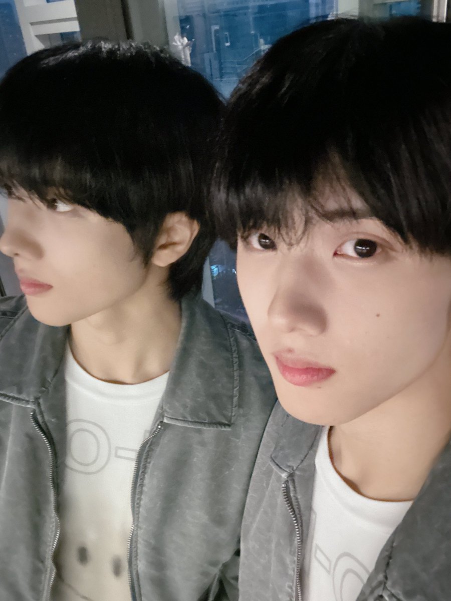 haxbits's tweet image. Let me take a selfie