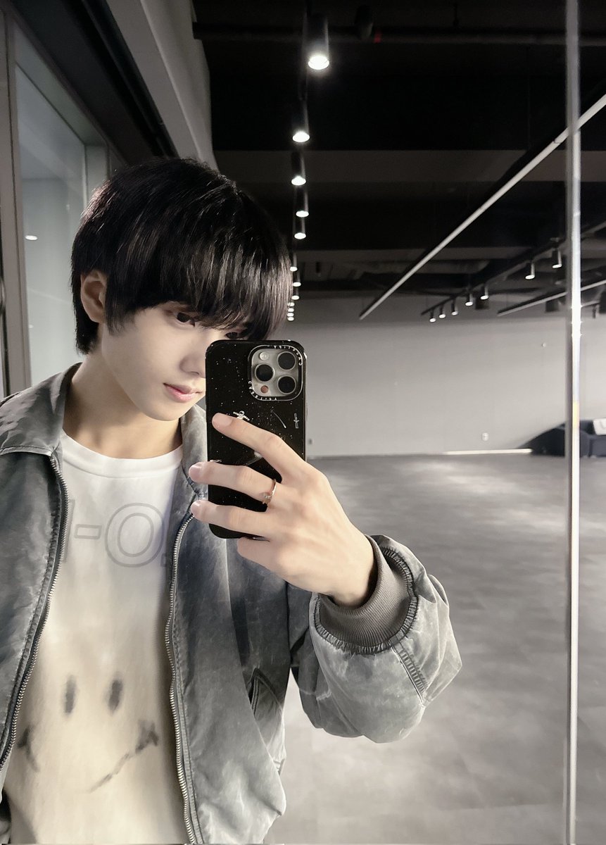 haxbits's tweet image. Let me take a selfie