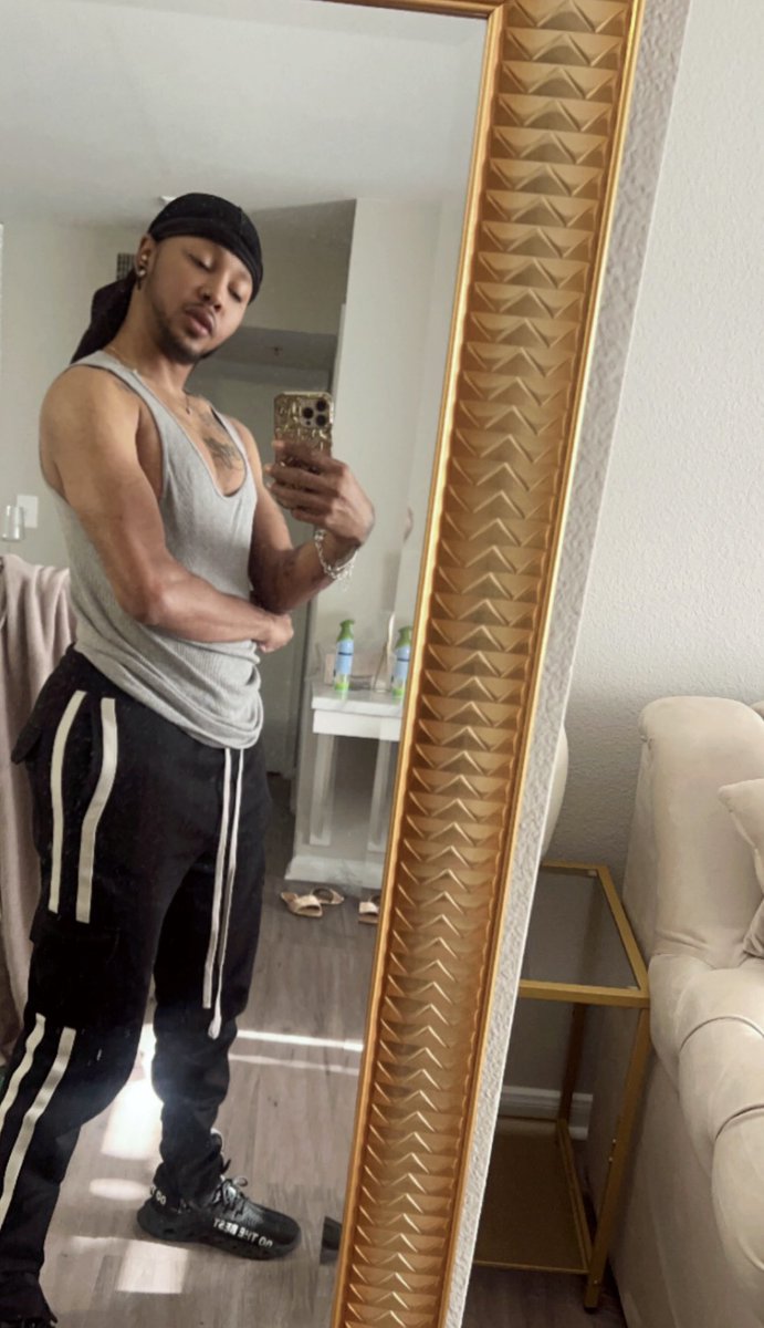 A_doubleC_D's tweet image. #progressreport 🏋🏽‍♀️still need to get bigger but time to go make a dress for my next show 🤣🤣🤣