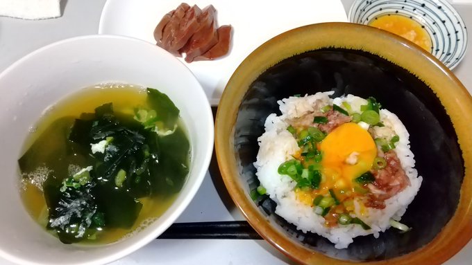 お誕生日の時に頂いた馬ユッケと馬レバーで
脱稿祝いも兼ねて
豪華な晩ごはんを作って
食べさせて頂きました(๑'ڡ`๑)
ありがとう御座います♪ 