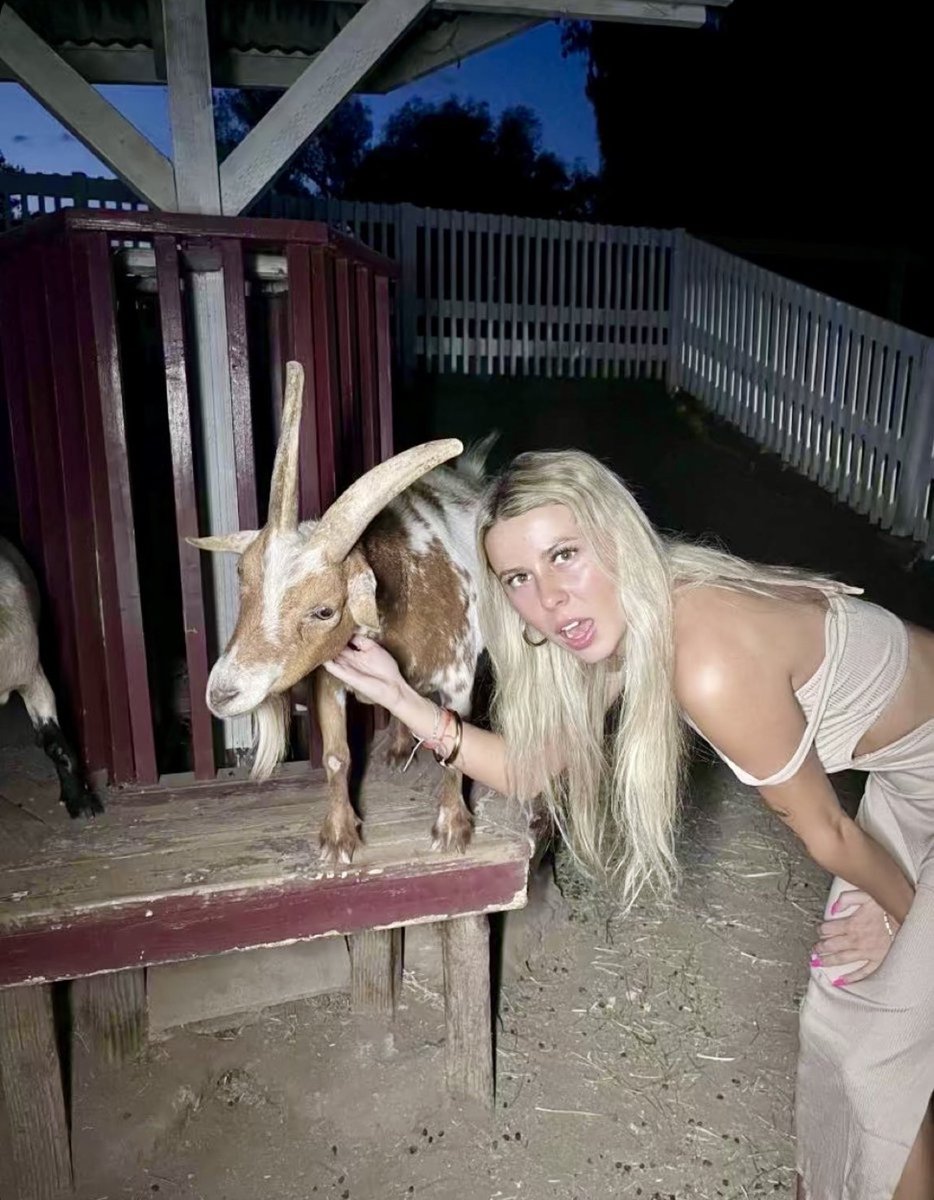 We have a goat and greatest of all time in this photo. 
$SOL #HAWKTUAH