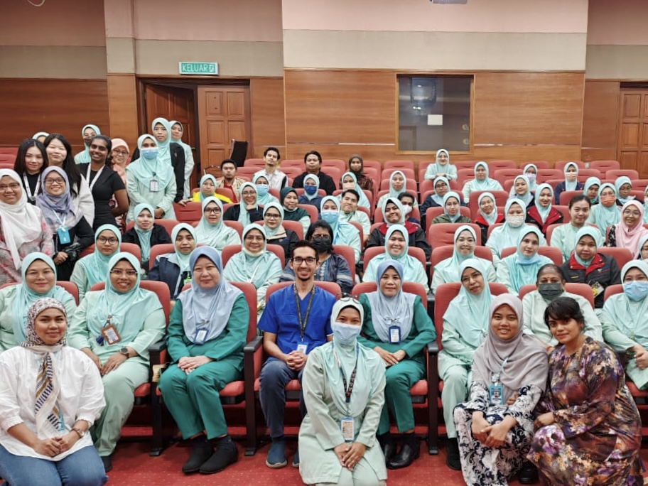 Thrilled to have given a talk on urostomy care at the recent Stoma Workshop for nursing staff. It was great to share insights, discuss best practices, and answer questions to enhance patient care. Thanks to everyone who attended. <a href="/um_urology/">UM_urology</a> <a href="/EAUNurses/">European Association of Urology Nurses (EAUN)</a>