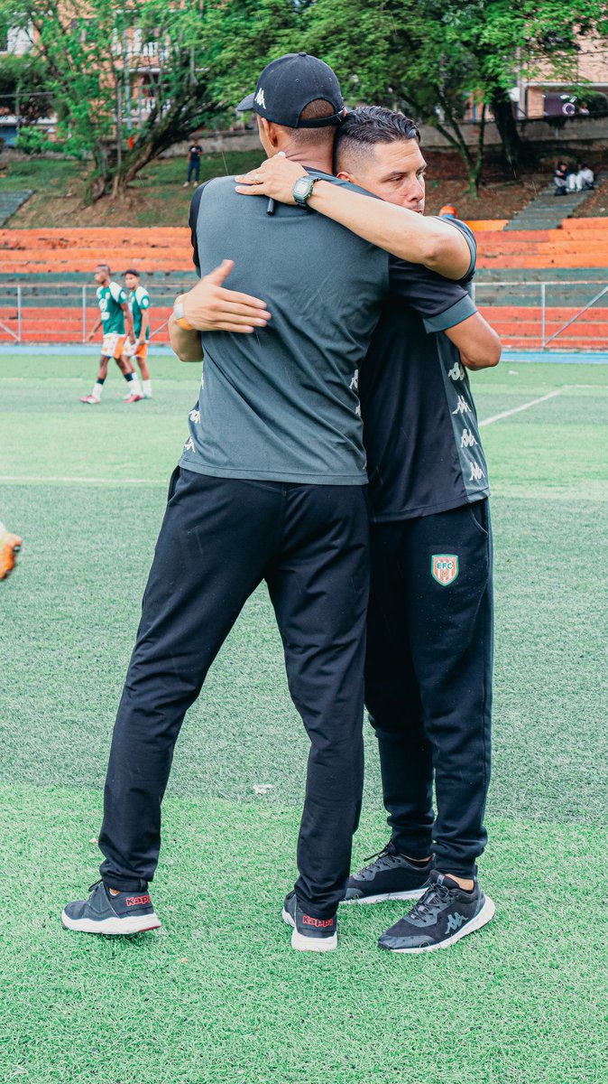 Paulerickv17's tweet photo. Construir conductas ganadoras que fundamenten la MENTALIDAD TRIUNFADORA, no es sencillo. Pero paso a paso con fe, determinación, carácter y confianza en uno mismo y los compañeros, se va logrando.
Dios es bueno 🧡✌️🫂 un pasito más! @EnvigadoFC https://t.co/8wMrH1004Q