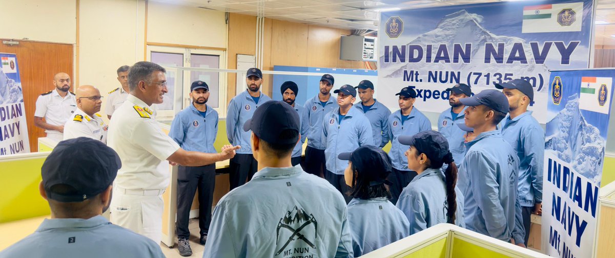 indiannavy's tweet photo. Mountaineering expedition to Mt Nun (7135M), #Ladakh, flagged off by RAdm Aditya Hara, Controller Personnel Services, #06Aug 24, New Delhi.The team consists of 16 naval personnel, incl 03 women officers.
The CPS handed over the ceremonial Ice Axe to the team O i/c Cdr Subir Kumar Singh & wished the team a successful summit of Mt Nun.
